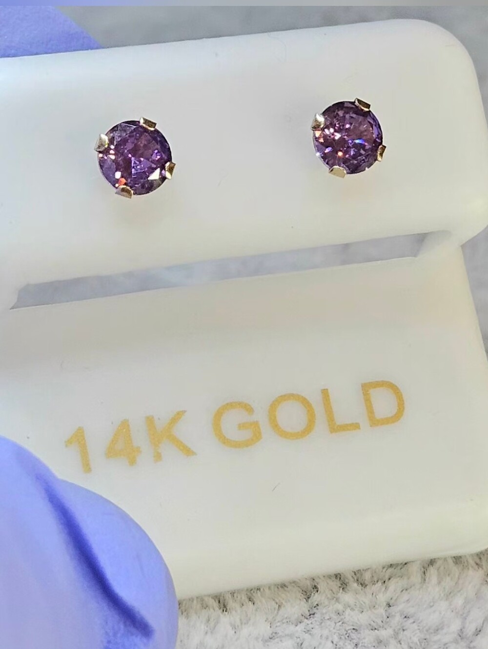 NWT 14K Yellow Gold Purple Solitaire Stud Earrings Round